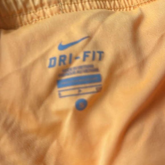 Nike shorts - Picture 3 of 5